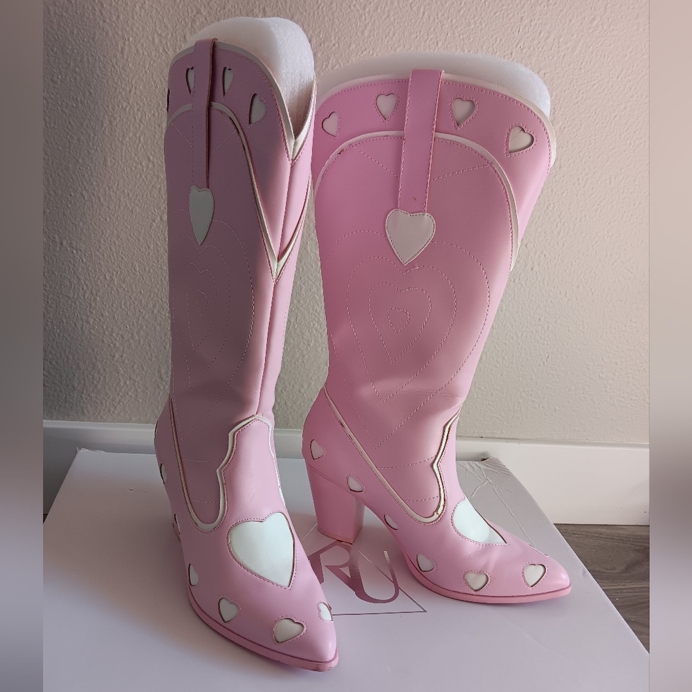 Chic Pink Heart-Patterned Boots - Picture 4 of 16